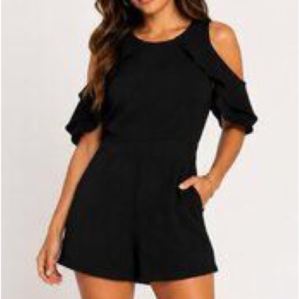 Francesca’s Miami Women’s Black Ruffled Cold-Shoulder Romper XS